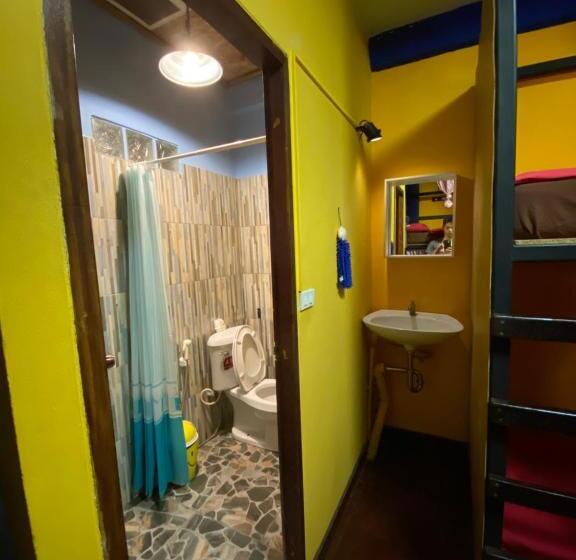 Pokój Czteroosobowy Standard, At Home Hostel, Pak Chong