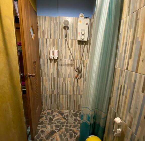 Pokój Czteroosobowy Standard, At Home Hostel, Pak Chong