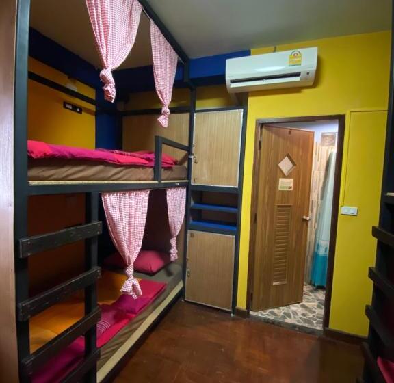Pokój Czteroosobowy Standard, At Home Hostel, Pak Chong