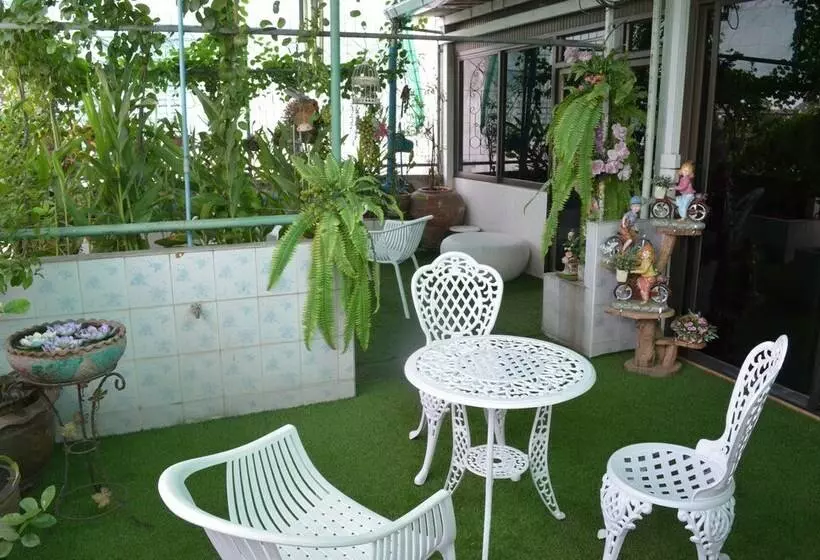 اتاق استاندارد سه نفره, Charan 41 Hostel