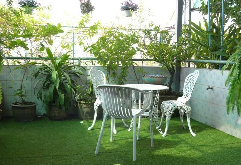 اتاق استاندارد سه نفره, Charan 41 Hostel