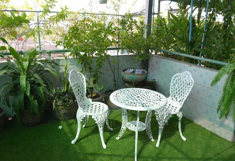 اتاق استاندارد سه نفره, Charan 41 Hostel