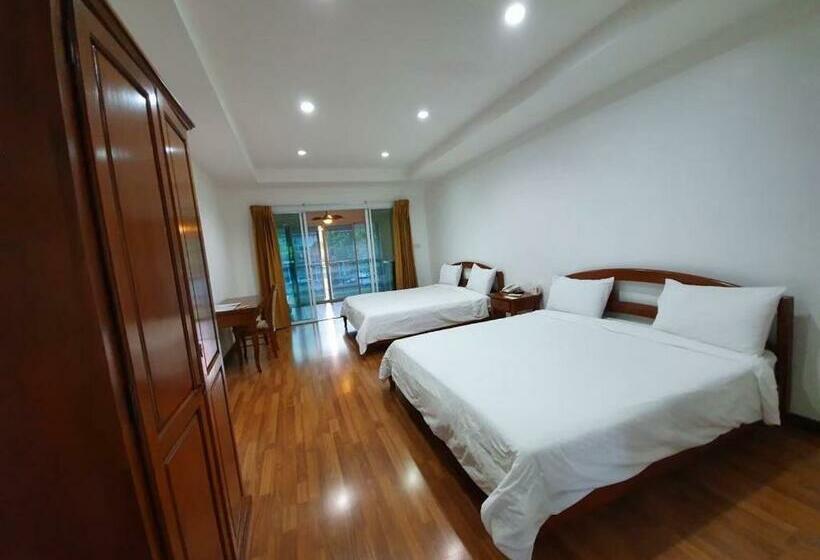 Camera Quadrupla Standard, Baan Suan Khun Ta And Golf Resort