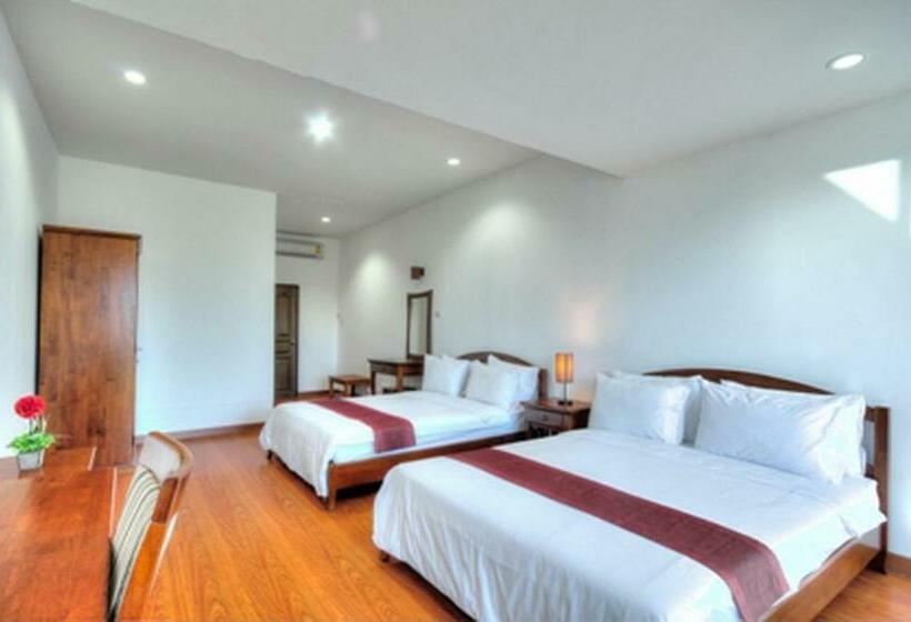 Camera Quadrupla Standard, Baan Suan Khun Ta And Golf Resort