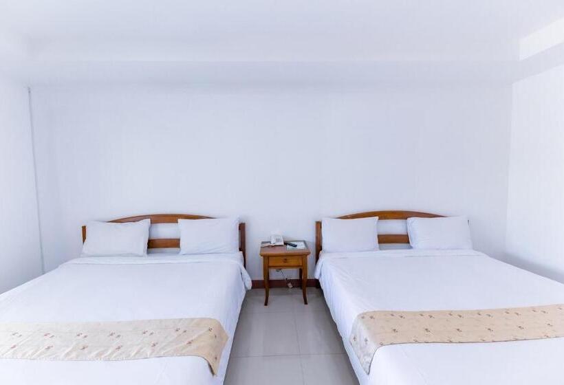 Camera Quadrupla Standard, Baan Suan Khun Ta And Golf Resort