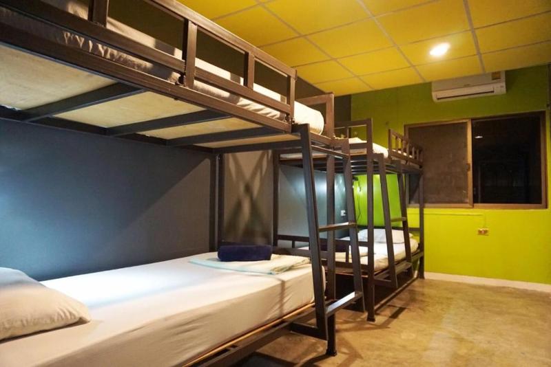 سرير فى غرفة مشتركه, B&b House & Hostel