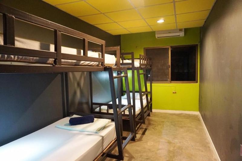 سرير فى غرفة مشتركه, B&b House & Hostel