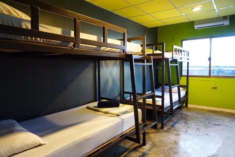 سرير فى غرفة مشتركه, B&b House & Hostel