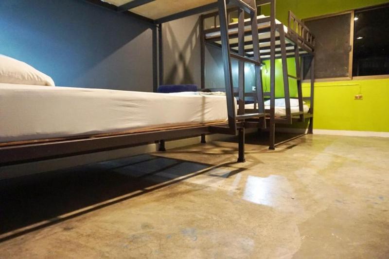 سرير فى غرفة مشتركه, B&b House & Hostel