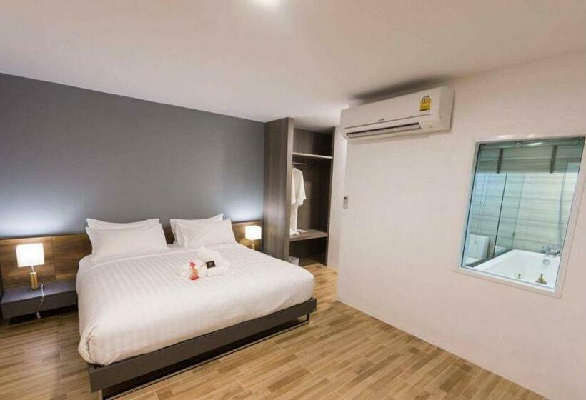 小型套房带阳台, Trat City