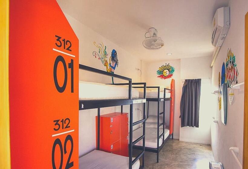 سرير فى غرفة مشتركه, Mad Monkey Chiang Mai   Hostel