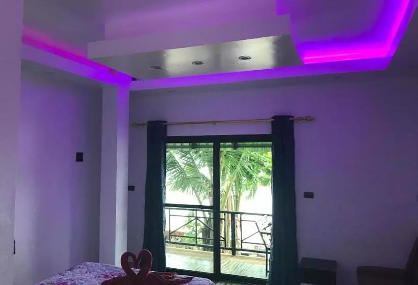 اتاق استاندارد سه نفره, Yuyu Golden Beach