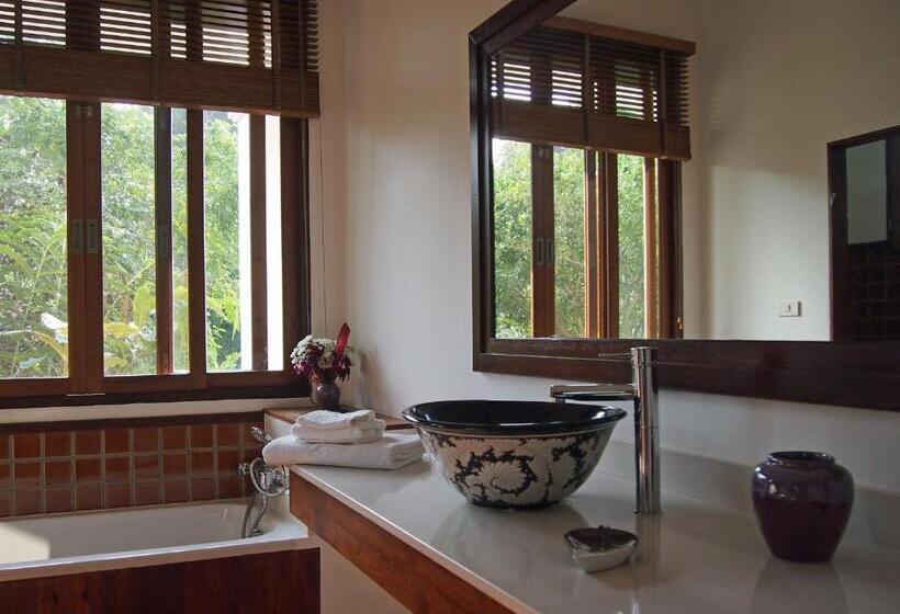 اتاق استاندارد با چشم‌انداز باغ, Villa Albizia, Chiang Mai