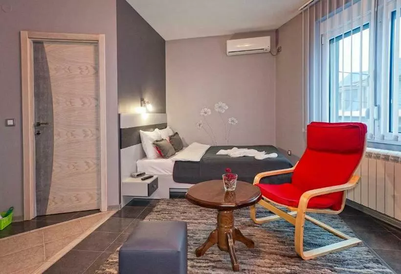 اتاق سوپریور یک تخته, Garni Hotel Lama