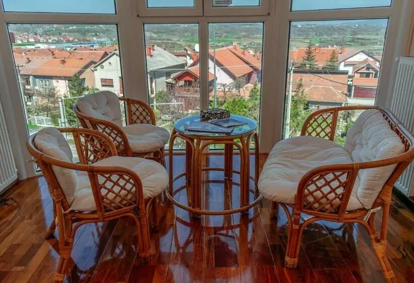 اتاق استاندارد سه نفره, Garni Hotel Lama