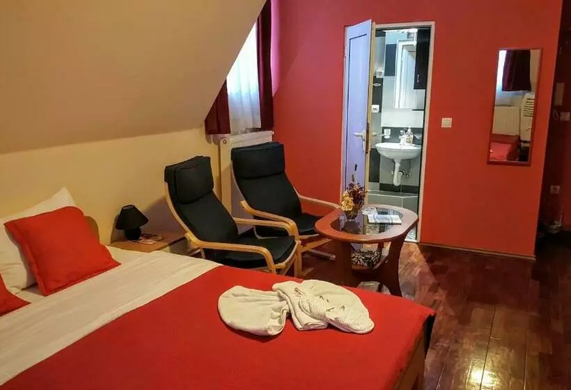 اتاق استاندارد سه نفره, Garni Hotel Lama