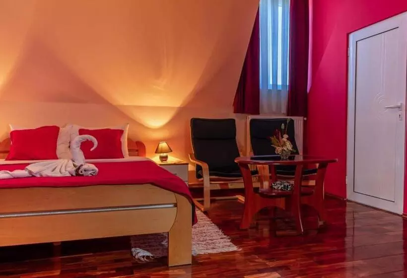 اتاق استاندارد سه نفره, Garni Hotel Lama