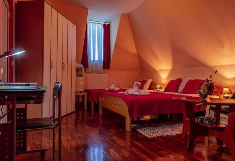 اتاق استاندارد سه نفره, Garni Hotel Lama
