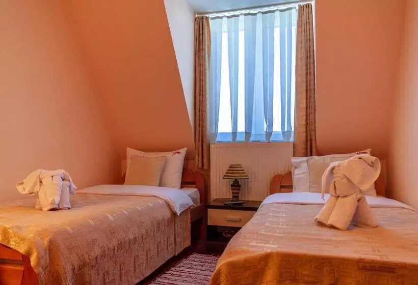 سوییت خانوادگی, Garni Hotel Lama