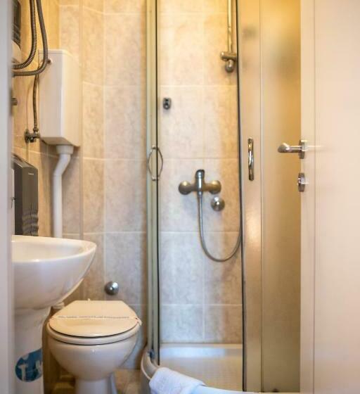 اتاق استاندارد, Garni Hotel Lotos