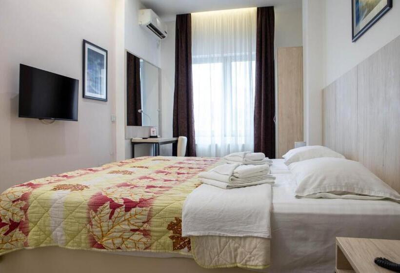 اتاق استاندارد یک نفره, Garni Hotel Lotos