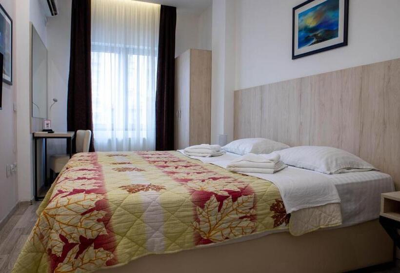 اتاق استاندارد یک نفره, Garni Hotel Lotos