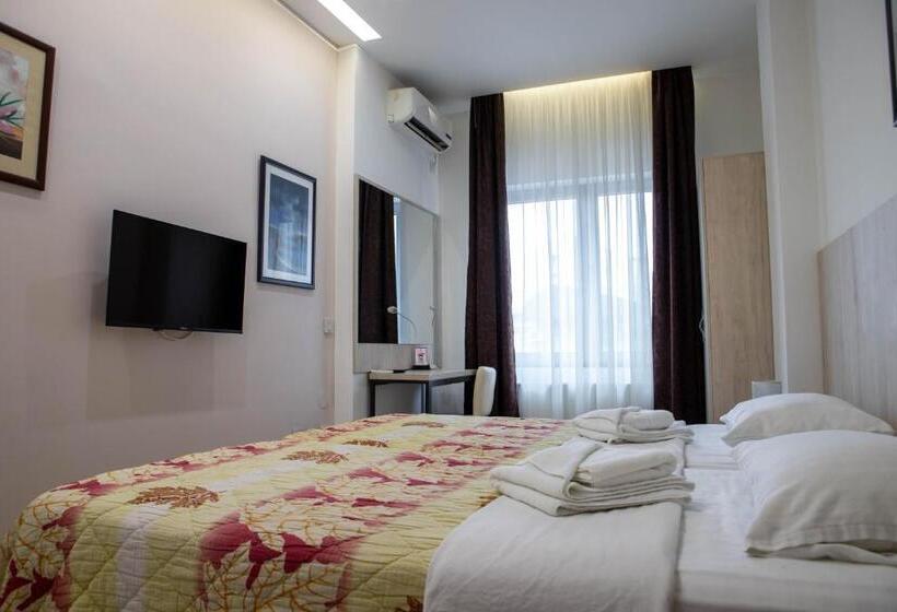 اتاق استاندارد یک نفره, Garni Hotel Lotos