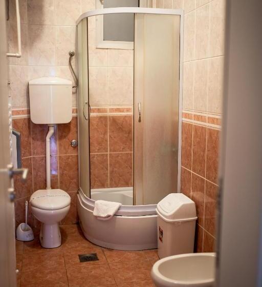 اتاق استاندارد سه نفره, Garni Hotel Lotos