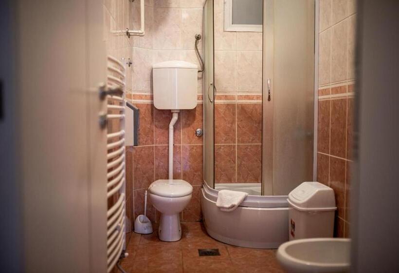 اتاق استاندارد سه نفره, Garni Hotel Lotos