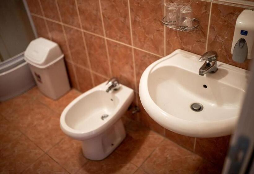 اتاق استاندارد سه نفره, Garni Hotel Lotos