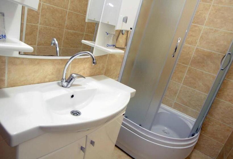 اتاق لوکس خانوادگی, Garni Hotel Lotos