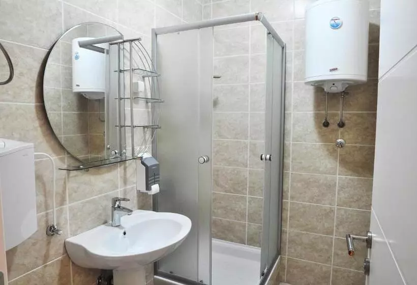 اتاق لوکس خانوادگی, Garni Hotel Lotos