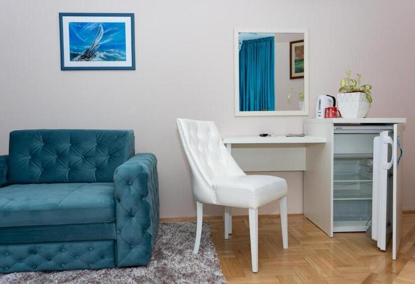 اتاق لوکس خانوادگی, Garni Hotel Lotos