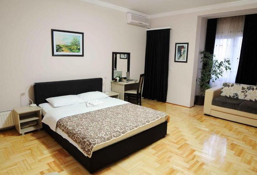 سوییت خانوادگی, Garni Hotel Lotos