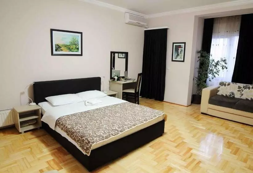 سوییت خانوادگی, Garni Hotel Lotos