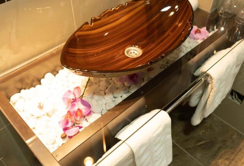 اتاق لوکس چهار تخته, Garni Hotel Lotos