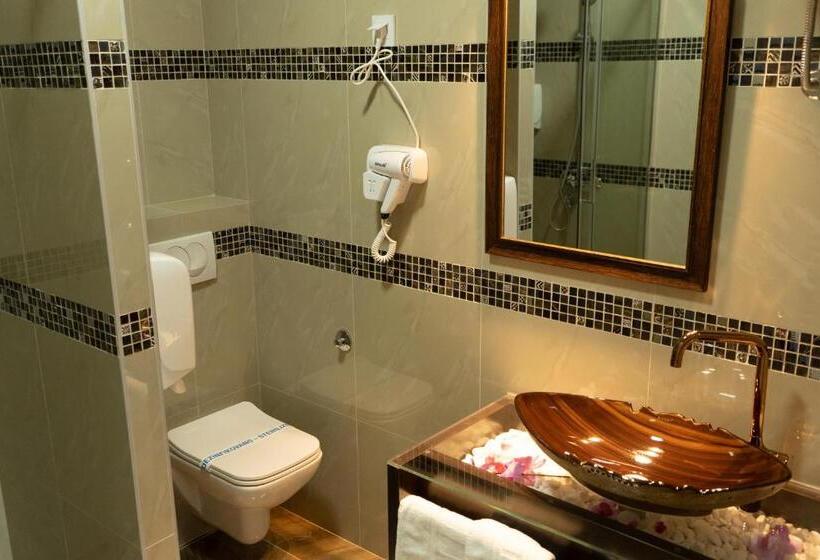 اتاق لوکس چهار تخته, Garni Hotel Lotos