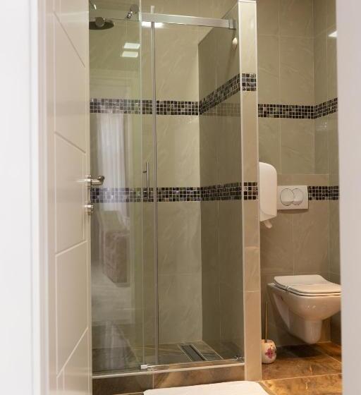 اتاق لوکس چهار تخته, Garni Hotel Lotos