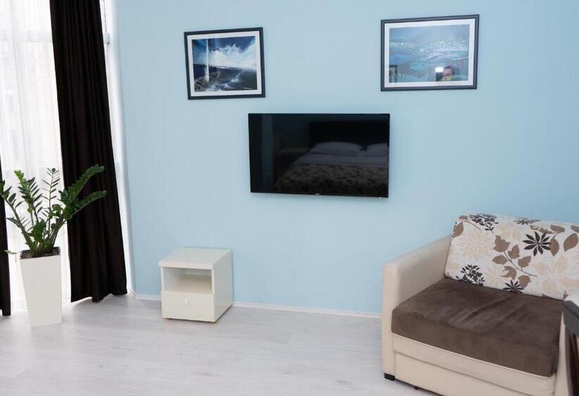 استودیوی لوکس, Garni Hotel Lotos