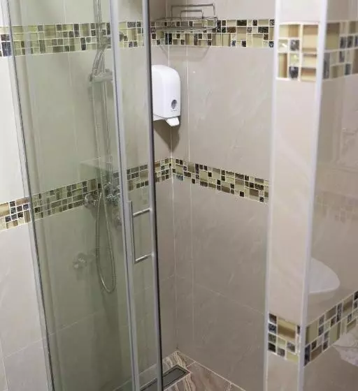 استودیوی لوکس, Garni Hotel Lotos