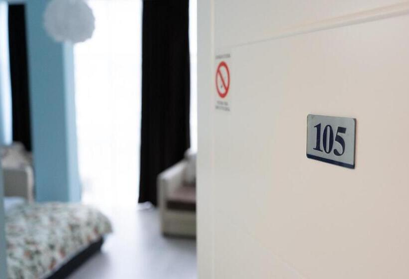 استودیوی لوکس, Garni Hotel Lotos