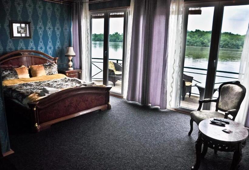 اتاق لوکس, Hostel Otard