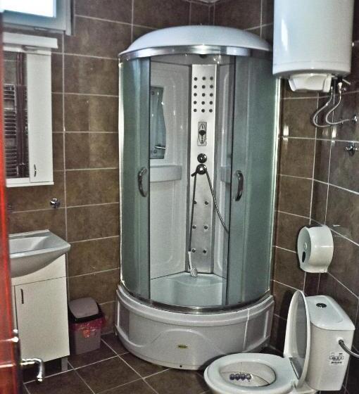 اتاق سه نفره دلوکس با چشم‌انداز دریا, Hostel Otard