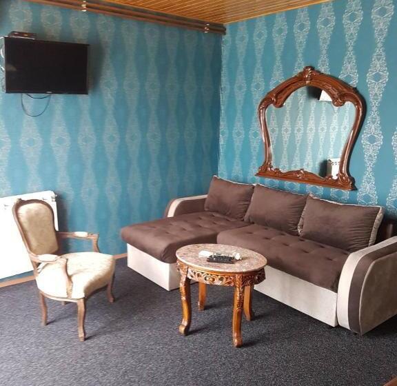 اتاق سه نفره دلوکس با چشم‌انداز دریا, Hostel Otard