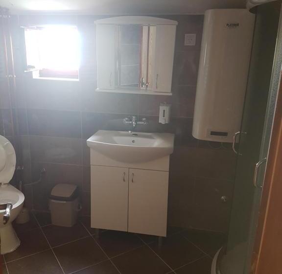 اتاق سه نفره دلوکس با چشم‌انداز دریا, Hostel Otard