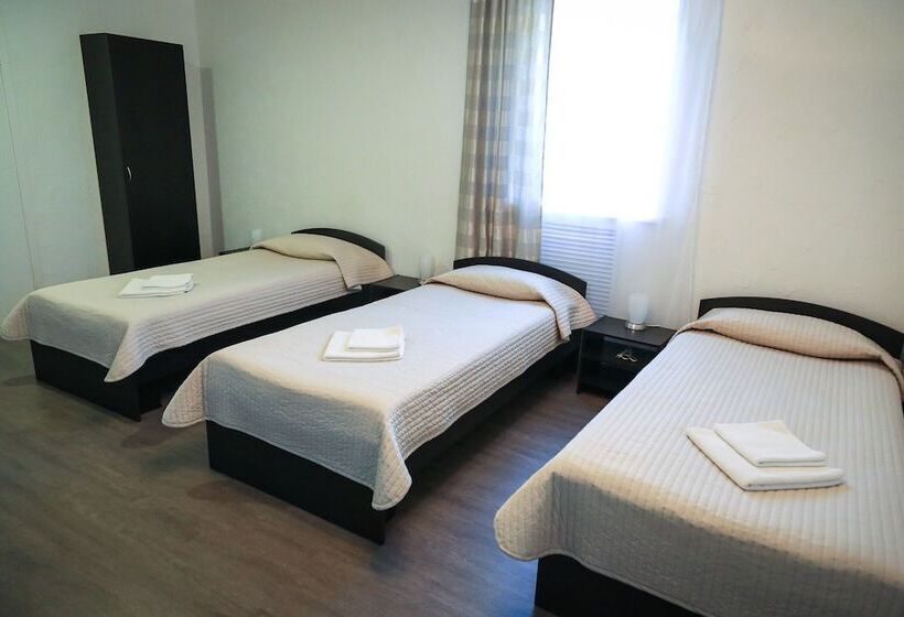 اتاق استاندارد سه نفره, Abazhur