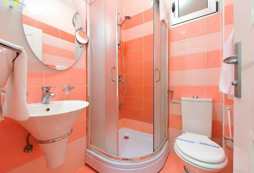 اتاق استاندارد با بالکن, Dragović Smederevo