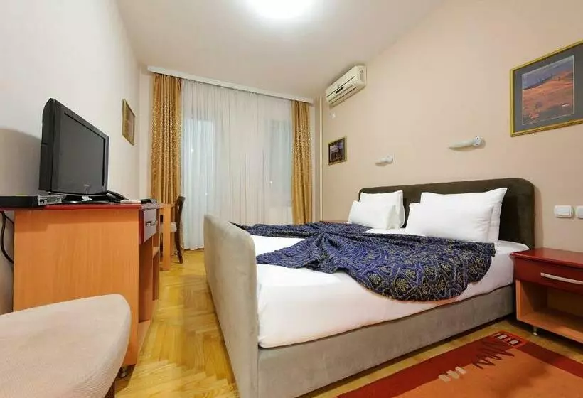 اتاق استاندارد با بالکن, Dragović Smederevo