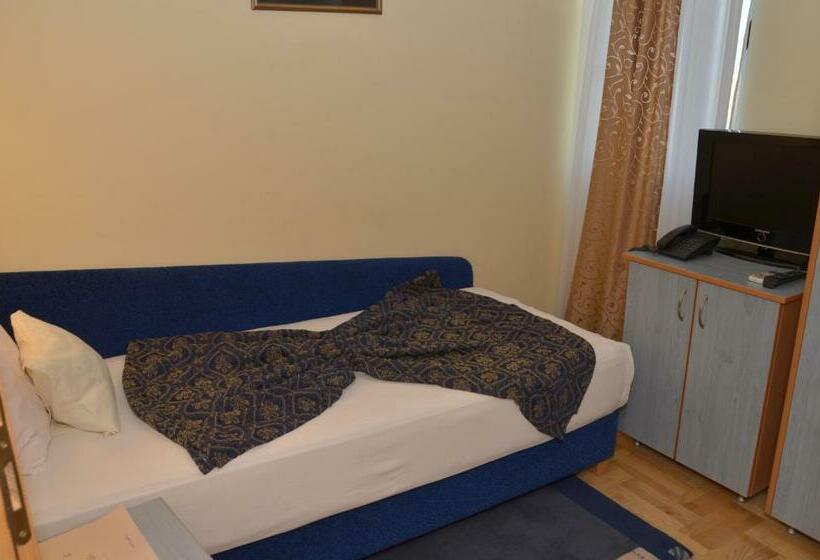 اتاق استاندارد یک نفره, Dragović Smederevo