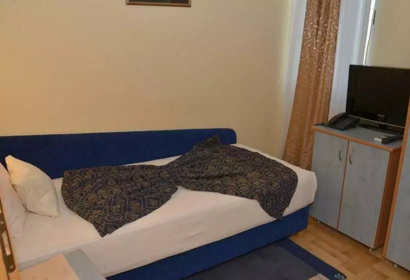اتاق استاندارد یک نفره, Dragović Smederevo